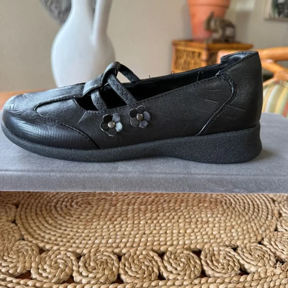 Petalia Girl’s Black Sienna Mary Jane Style Slip On Shoes Size 2